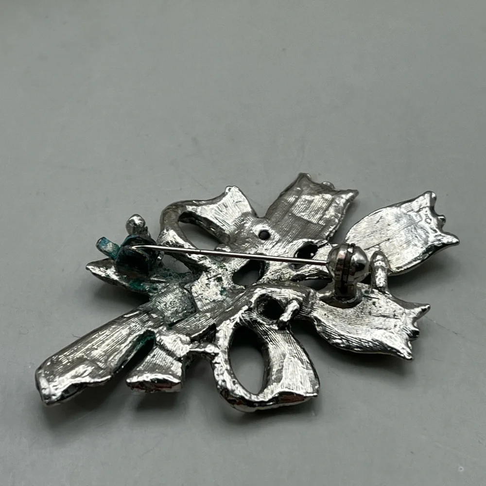 Elegant Vintage Silver Tone Marcasite Style Flower and Bow Brooch
